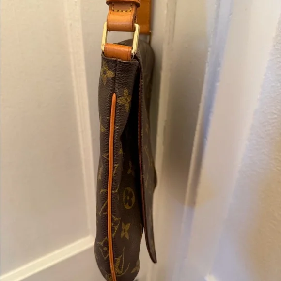 SOLD- Louis Vuitton Monogram Musette Salsa w/COA - Picture 9 of 13